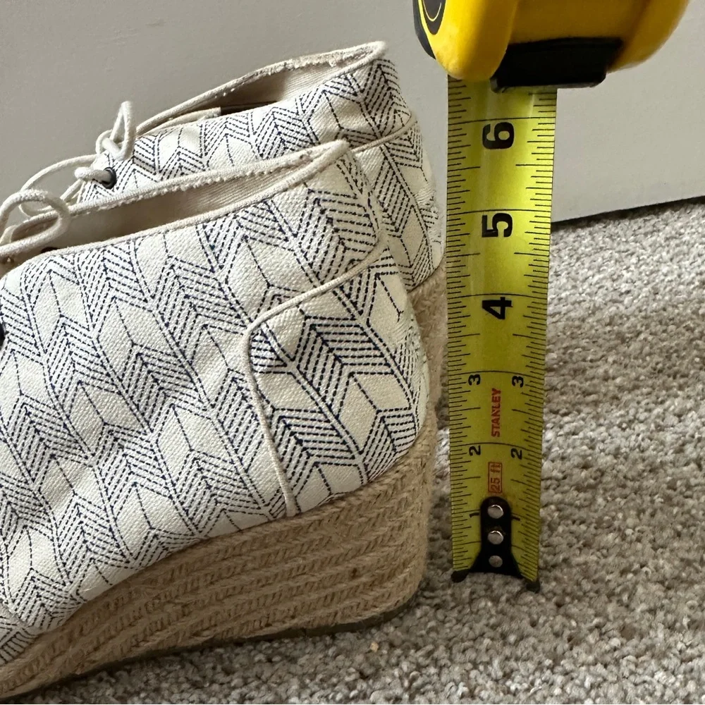 TOMS Desert Chevron Cream Blue Espadrilles Lace-Up Ankle Wedges Women’s Size 9
